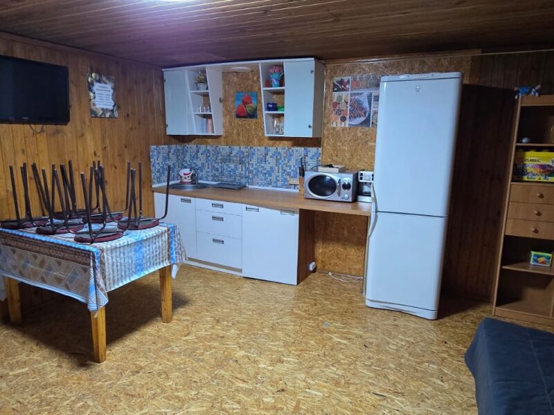 Домик на берегу озера