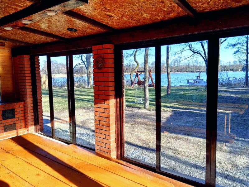 Дом на берегу озера