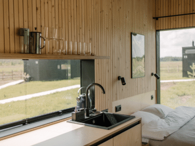Панорамные мини-дома на ферме Nomad Houses