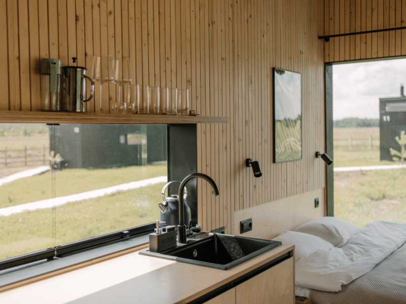 Панорамные мини-дома на ферме Nomad Houses