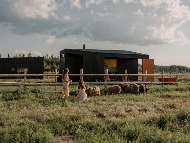 Панорамные мини-дома на ферме Nomad Houses