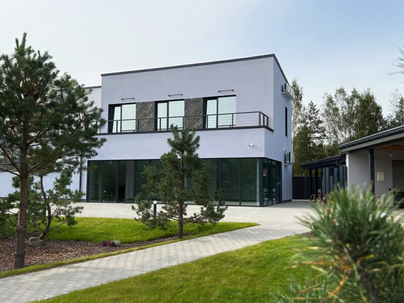 LAKE VIEW VILLA