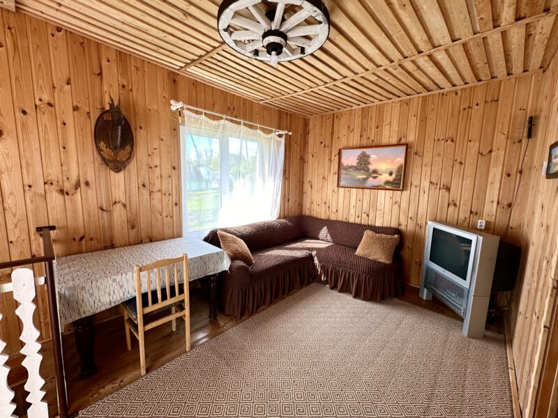 Домик около озера Струсто